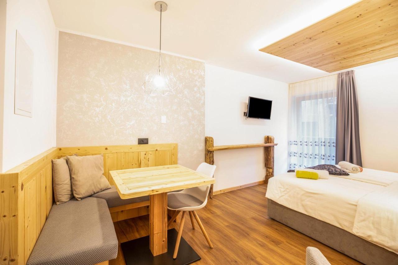 Chalet Osmar Suite 2 Campitello di Fassa Luaran gambar